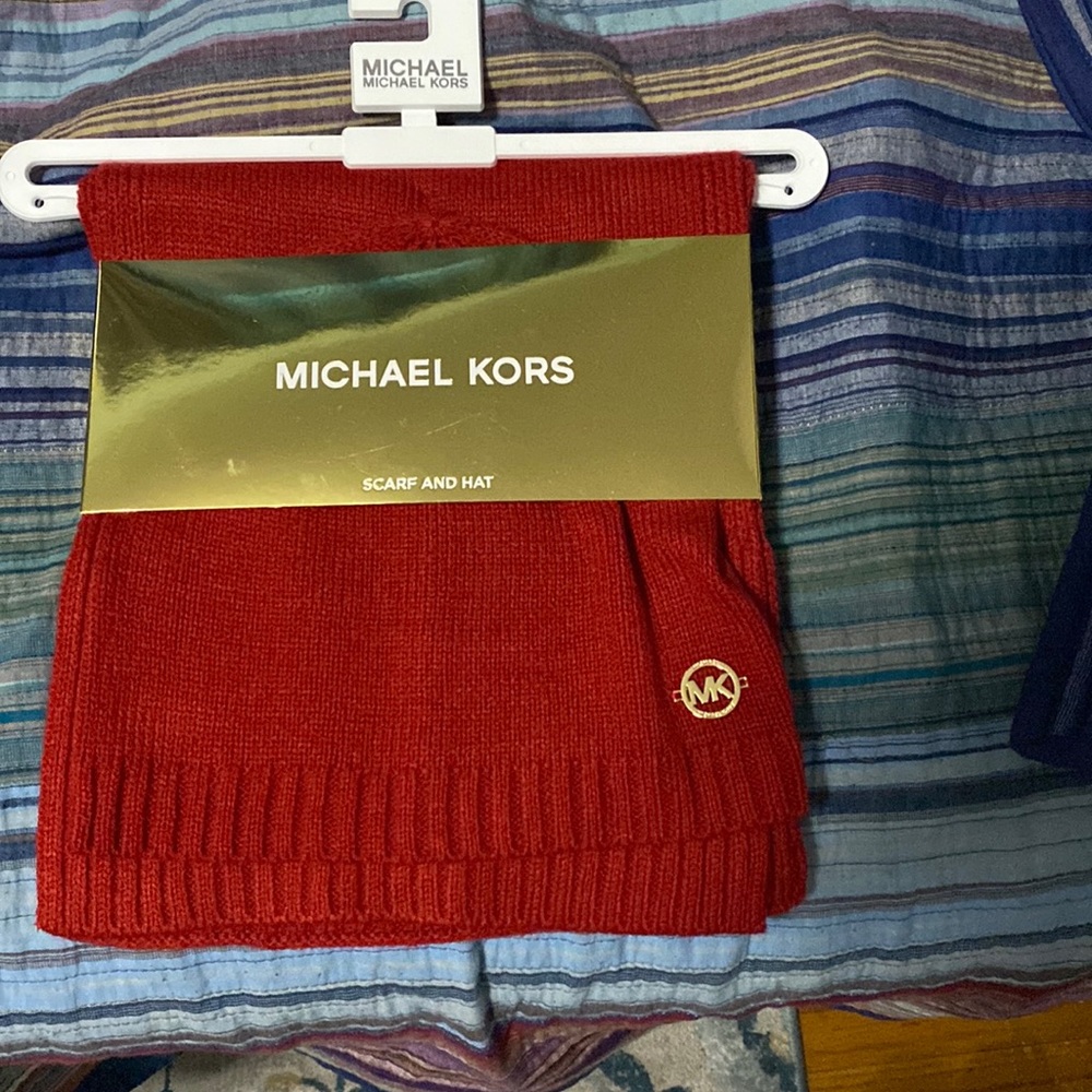 Red Michael kids hat & scarf